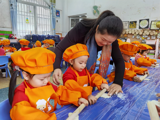 財貿(mào)幼兒園 黃泳紅.jpg